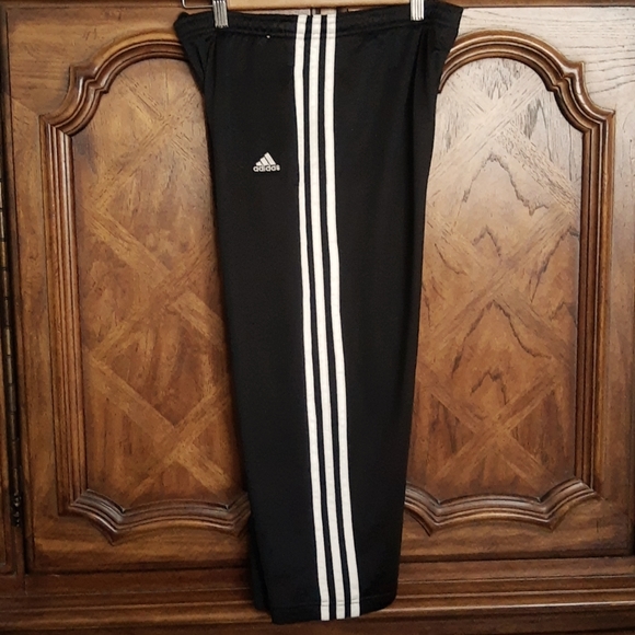 Adidas Ladies Black & White 2 Pocket Drawstring Exercise Capris, Size Small - Picture 6 of 13